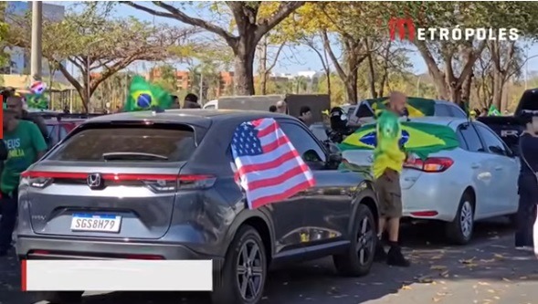 VÍDEO: Brasília tem ato pró-Bolsonaro antes de julgamento no STF