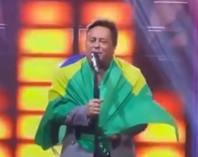 VÍDEO: Leonardo declara apoio a Jair Bolsonaro durante show