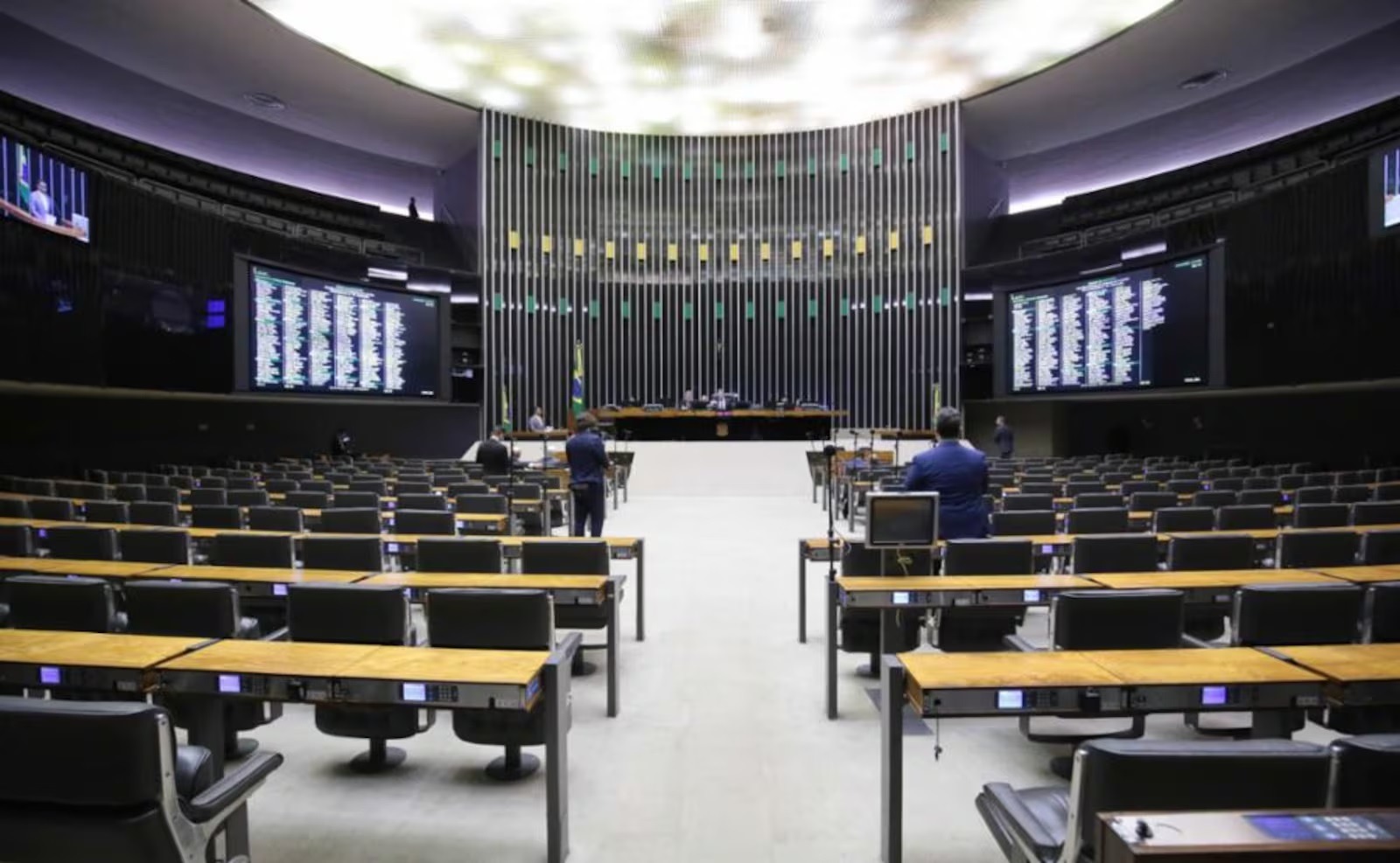 Centro se alia à oposição na Câmara e quer votar anistia após julgamento de Bolsonaro