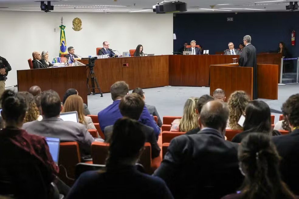 Defesa diz que Heleno se afastou de Bolsonaro e critica falta de acesso a provas