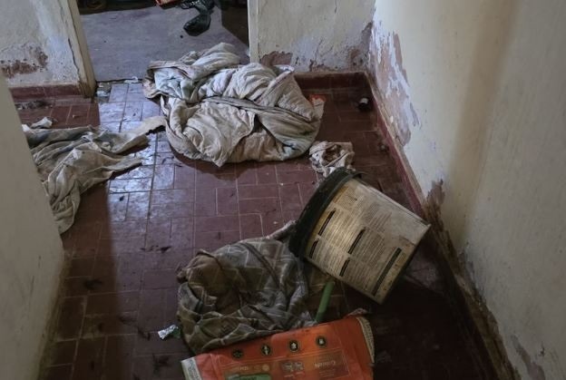 VÍDEO: “Abrigo da morte” cobra R$ 600 por mês e deixa cães morrerem de fome