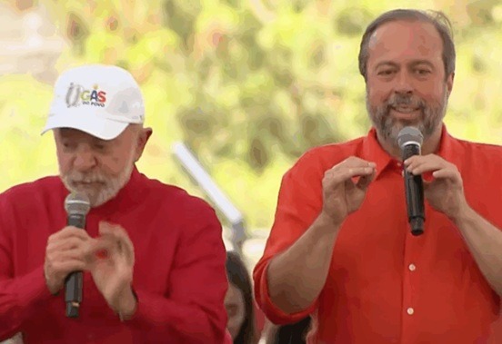 VÍDEO: Lula dá bronca em ministro durante anúncio em evento