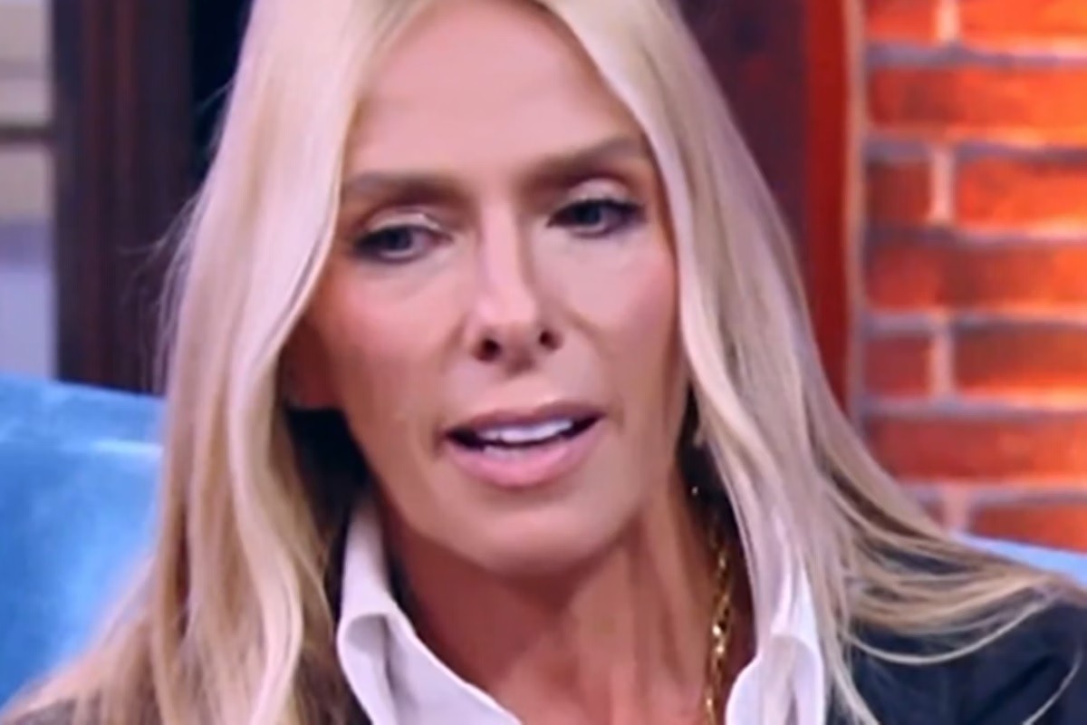 VÍDEO: Galisteu fica constrangida com pergunta íntima no Lady Night