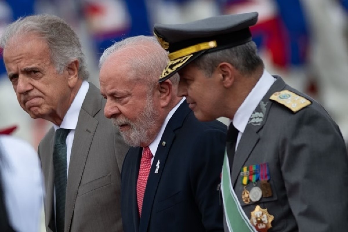 Em meio ao julgamento de Bolsonaro, Lula almoçou com militares nesta 6ª