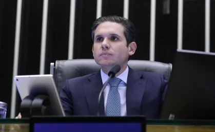 Hugo Motta indica comando e relator de comissões de MPs do tarifaço e do Gás