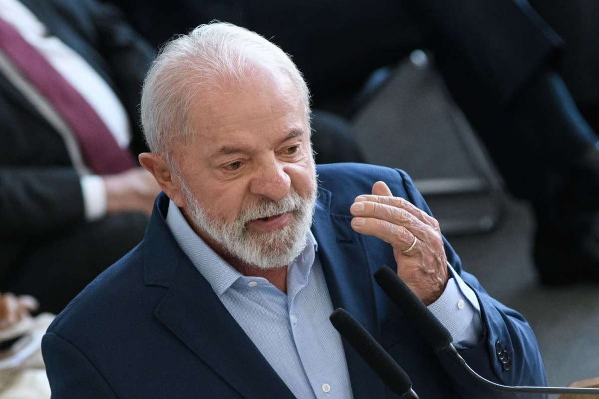Lula diz que Bolsonaro está se “autocondenando” ao pedir anistia