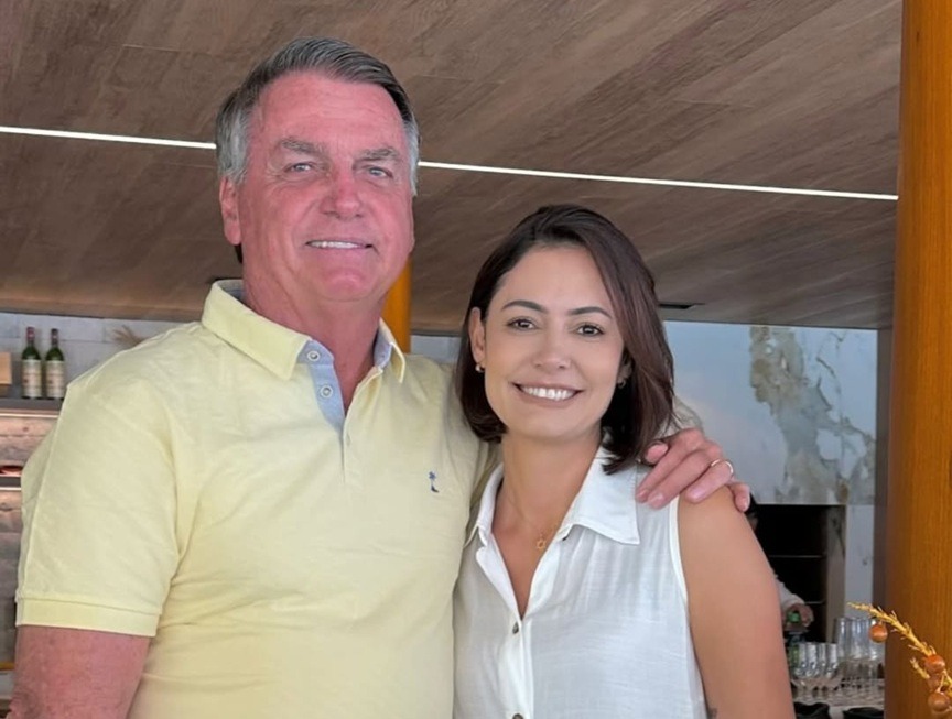 Michelle diz que “tríade da maldade nacional” persegue Bolsonaro: “Planalto, alguns juízes do Supremo e a grande mídia parceira”