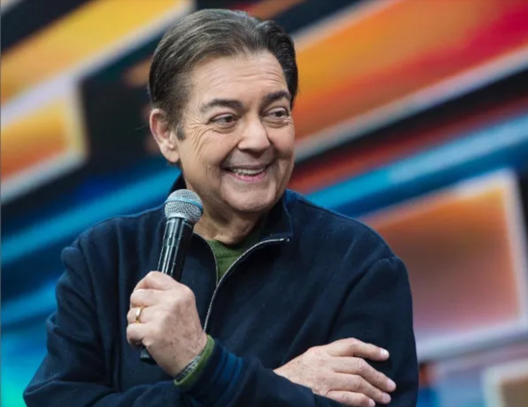 Faustão ‘está bem’, mas precisa de ‘cautela e muita fisioterapia’, diz filho