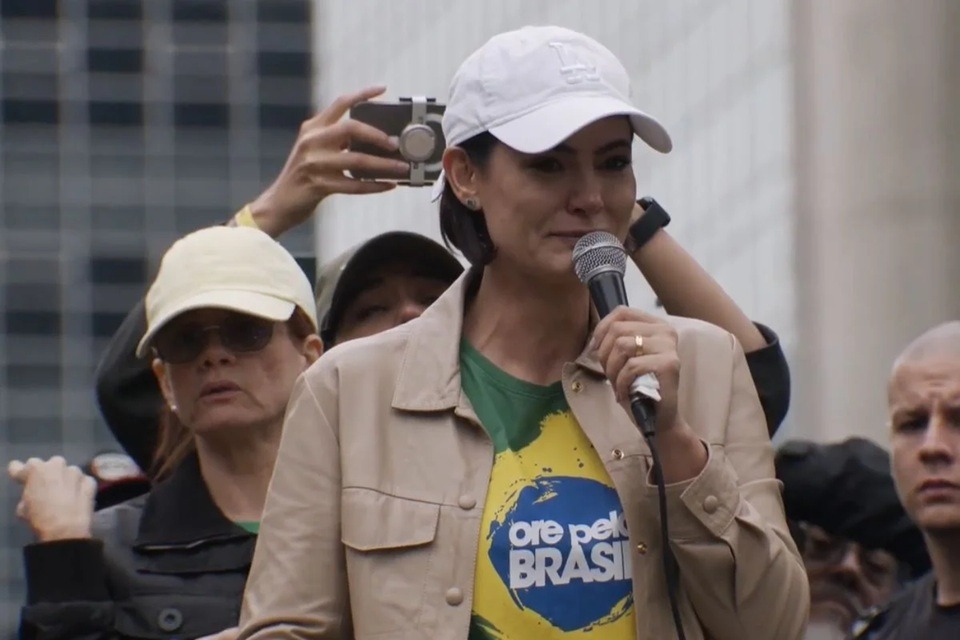 "Não têm sido dias fáceis”, diz Michelle sobre prisão domiciliar de Bolsonaro