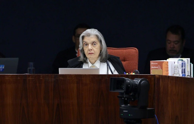 STF retoma às 14h julgamento de Bolsonaro com voto decisivo de Cármen Lúcia