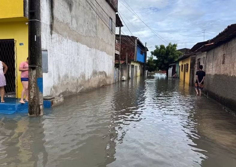 Justiça determina que Prefeitura de Natal indenize moradores que tiveram casas alagadas em março