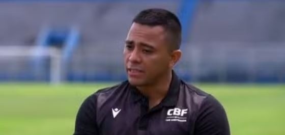 Árbitro é preso acusado de agredir ex-namorada jogadora de futebol