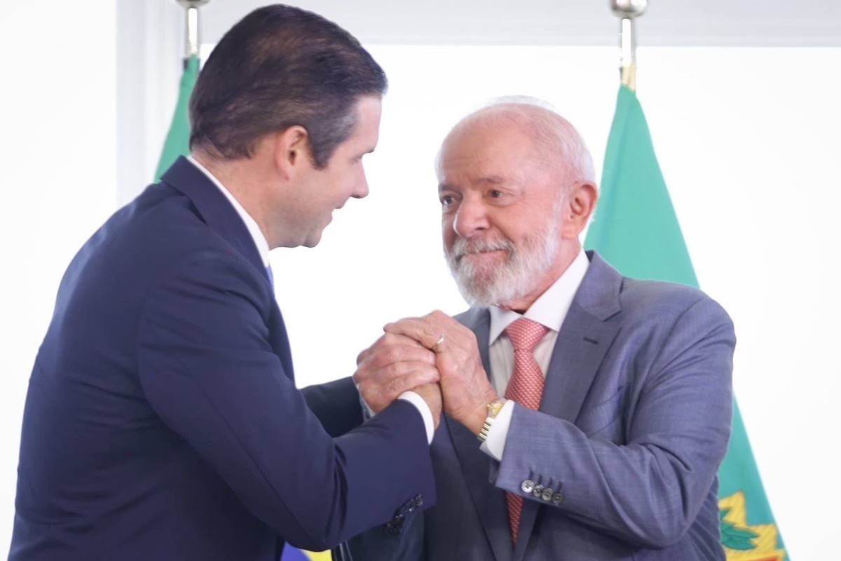 Motta vai a evento com Lula em meio à pressão por anistia de Bolsonaro