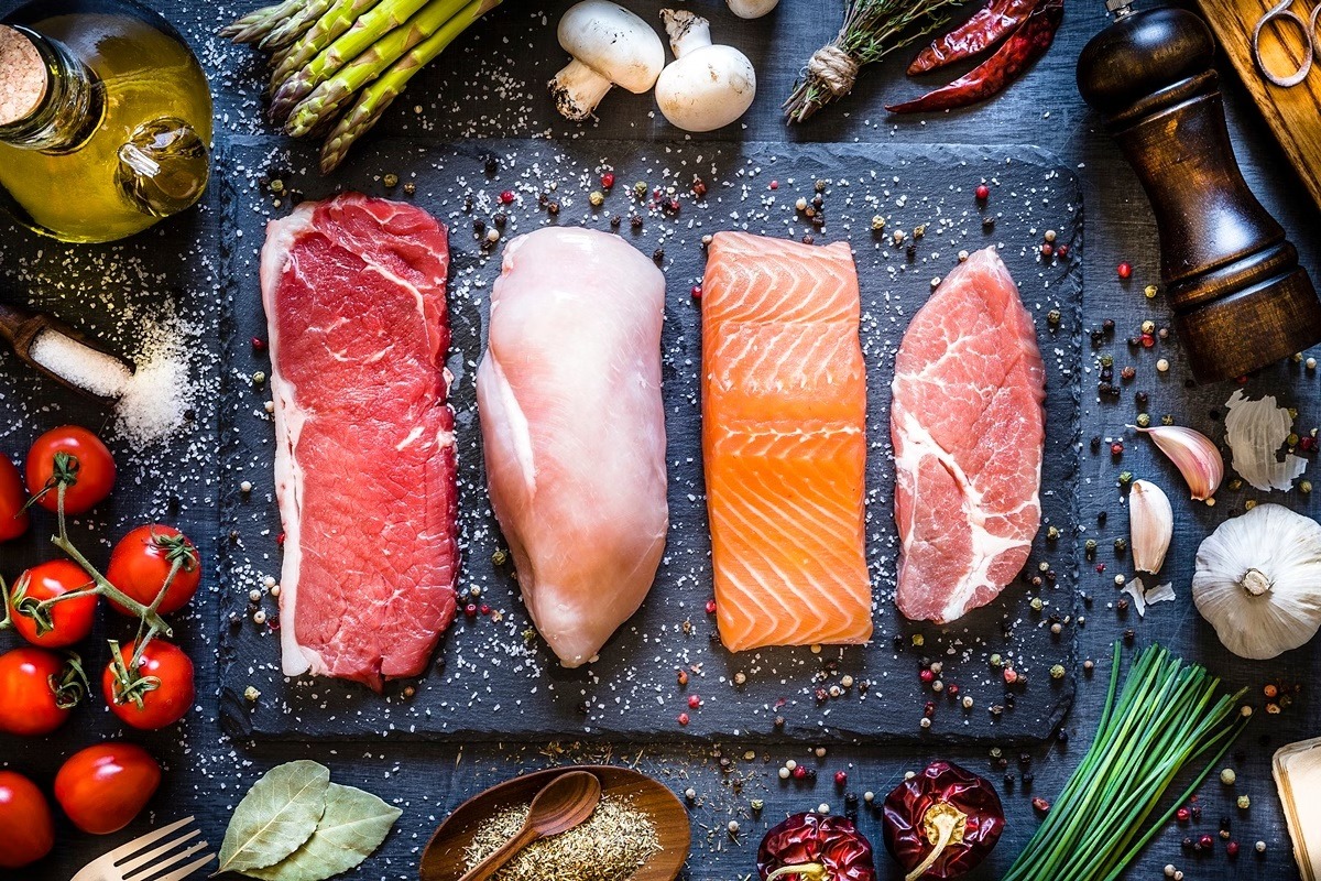 Frango, boi ou peixe? Expert revela tipo de carne com mais proteína