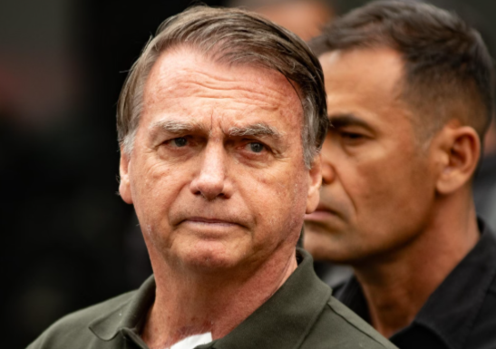 Médicos retiraram oito lesões de pele em Bolsonaro