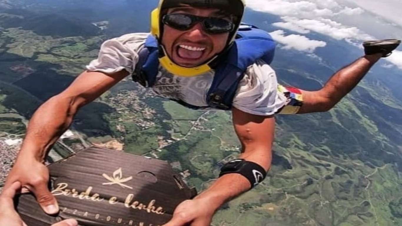 Fundador de pizzaria famosa morre após saltar e paraquedas não abrir