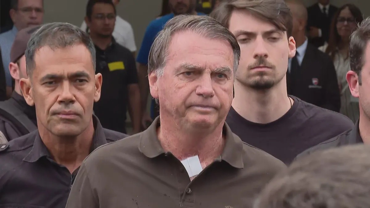 Bolsonaro passa mal, tem crise de vômito e é levado às pressas a hospital em Brasília