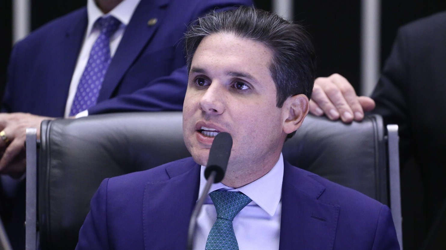 Motta avisa a líderes que irá pautar urgência da anistia nesta quarta (17)