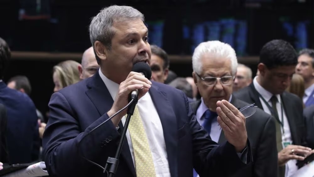 Votos do PT garantem voto secreto para barrar ações do STF contra parlamentares