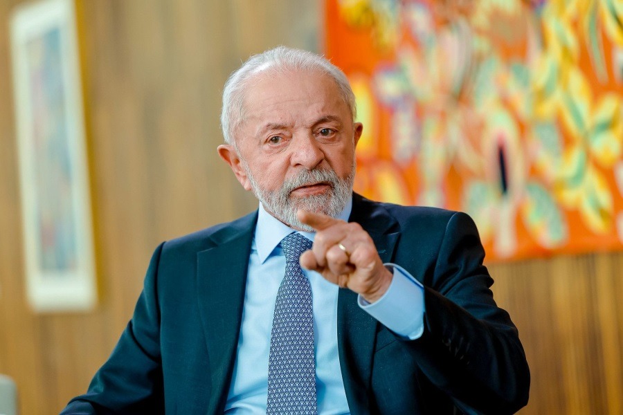 Lula diz a aliados que é a favor de ‘anistia light’