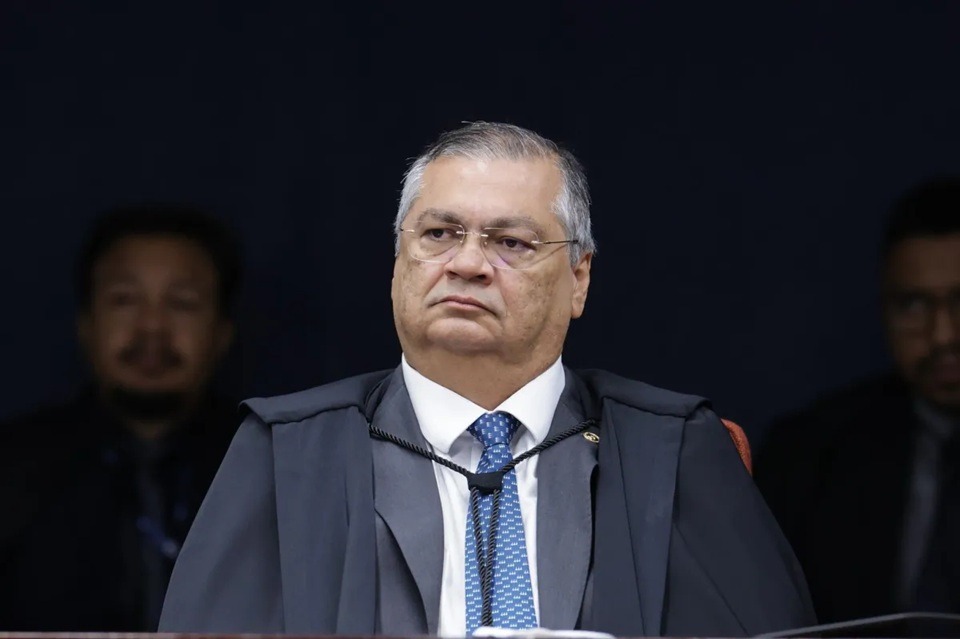 Dino abre inquérito contra Bolsonaro com base em parecer da CPI da Covid