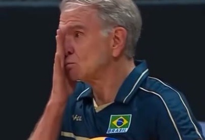 [VIDEO] Bernardinho recebe notícia da morte da mãe minutos antes de partida decisiva