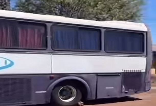 Adolescentes da “suruba no ônibus” mandam recado à jovem exposta; VEJA