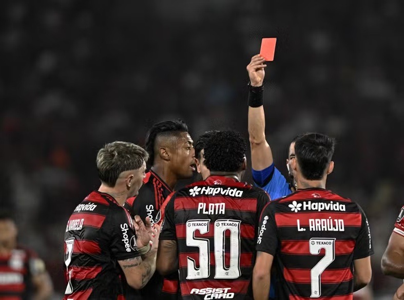 Flamengo consegue anulação de expulsão e Plata está liberado para atuar em jogo de volta contra Estudiantes