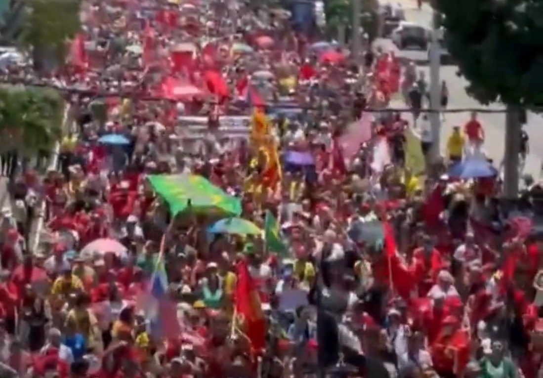 [VÍDEO] Manifestação na Roberto Freire em Natal contra a Anistia e a PEC da Blindagem