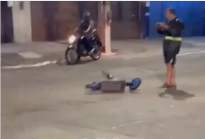 VÍDEO: Acidente com patinete elétrico e motos é registrado em Natal