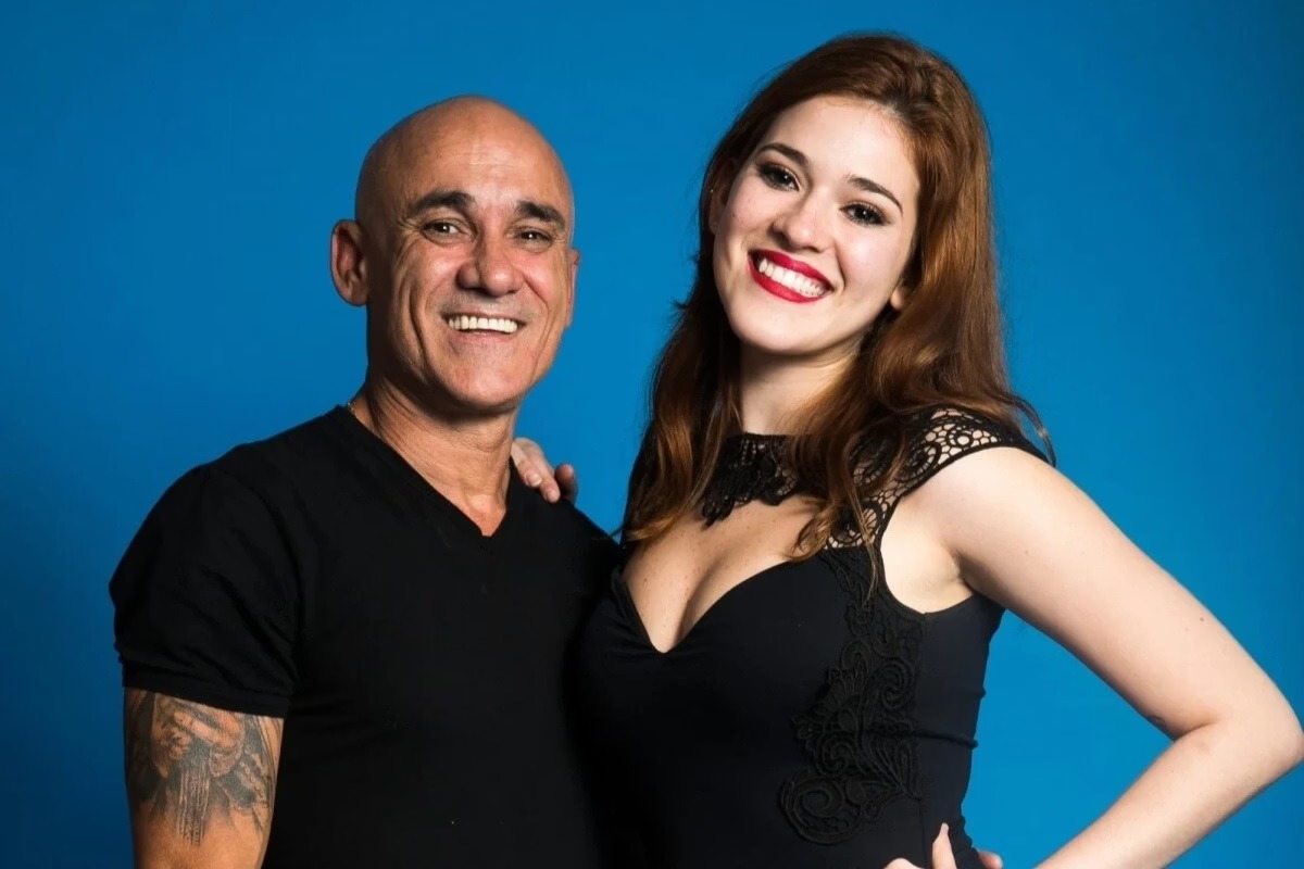 Pai de Ana Clara, da Globo, vira motorista de app e famosa se explica