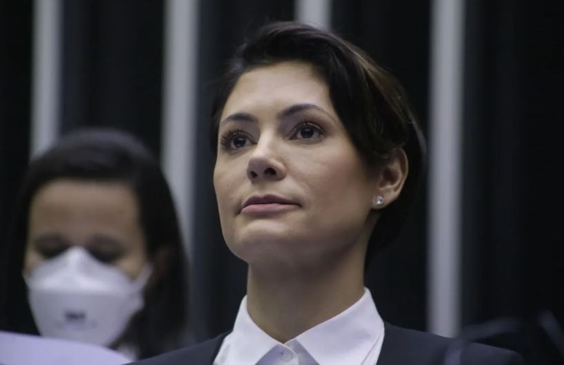 Michelle diz a jornal que estará pronta para assumir “candidatura política” e que julgamento de Bolsonaro foi uma “farsa judiciária”