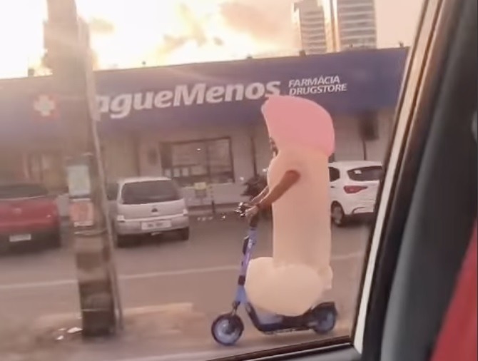 [VÍDEO] “Pênis” é flagrado andando de patinete elétrico na zona Sul de Natal; assista