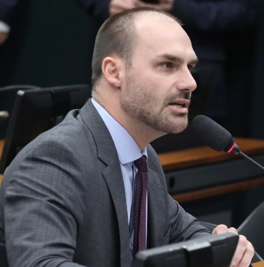 Eduardo critica senadores que barraram PEC da Blindagem: "Serviçais"