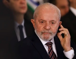 Lula volta dos Estados Unidos sob expectativa de trocas em ministérios nos próximos dias