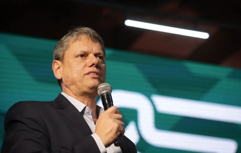 Tarcísio confirma reeleição e nega aval de Bolsonaro à Presidência: “Não deu aval nenhum e eu sou candidato à reeleição”
