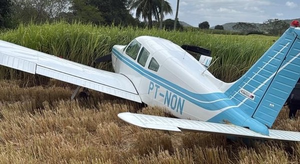Aeronave que transportava Cícero Lucena, prefeito de João Pessoa, faz pouso de emergência