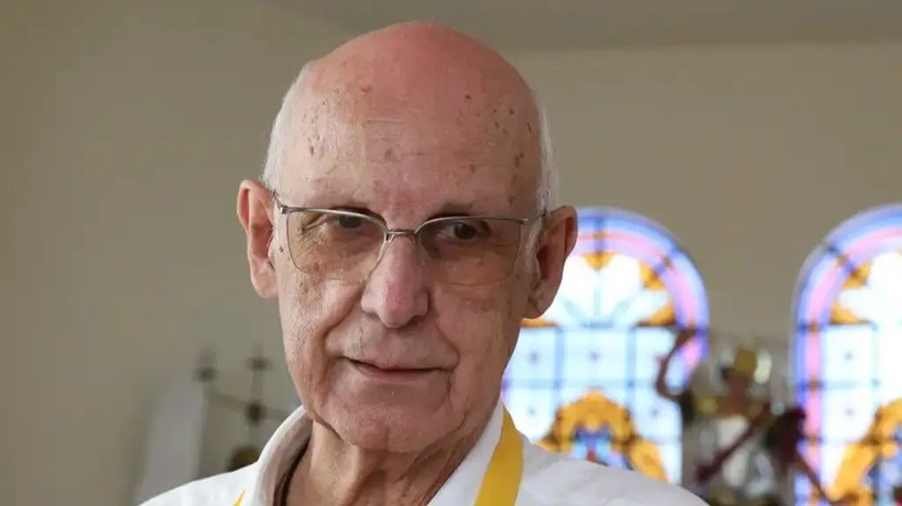 VÍDEO: Padre Júlio Lancellotti grita “sem anistia” durante missa 