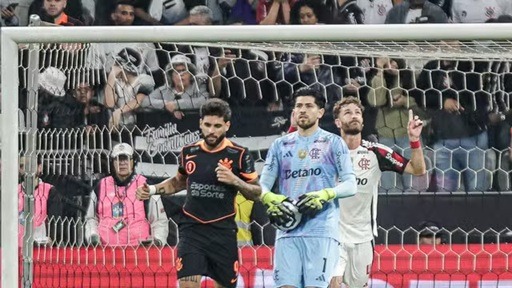 Flamengo vence o Corinthians de virada e se isola na liderança do Brasileirão; veja classificação atualizada