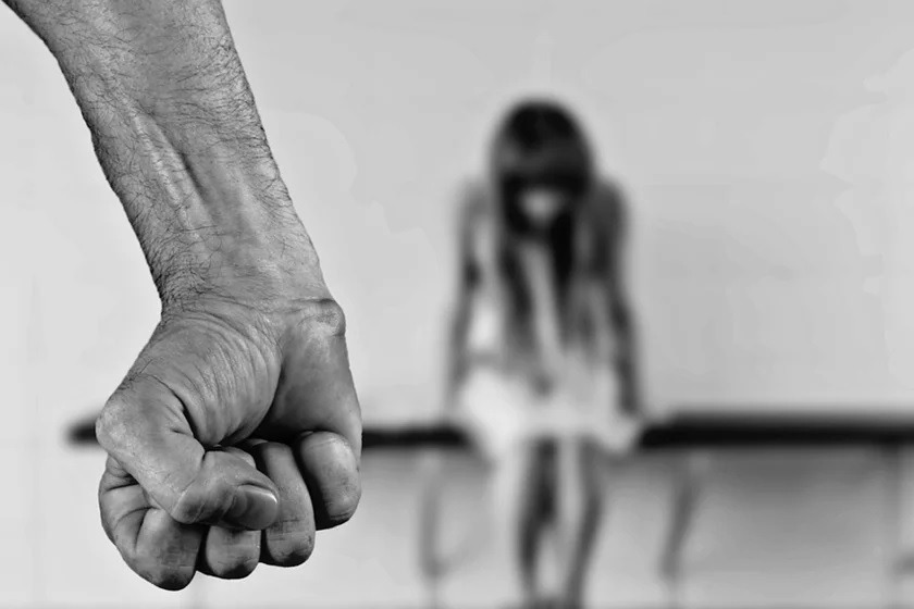 Pai é preso por estuprar 2 filhas e enteada; pena é de 60 anos