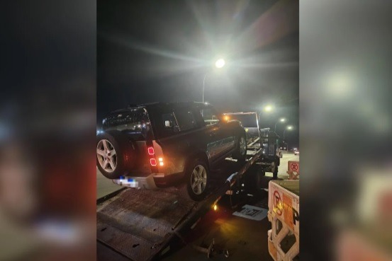 Veja quem é a mulher que urinou no meio da rua, xingou delegado e foi presa