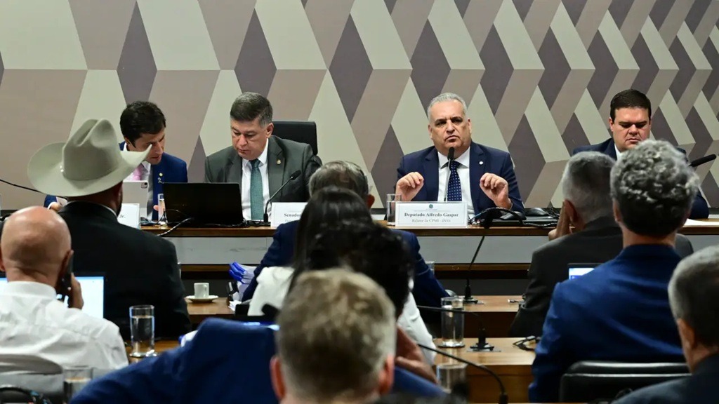 CPMI do INSS prende presidente da Conafer por falso testemunho
