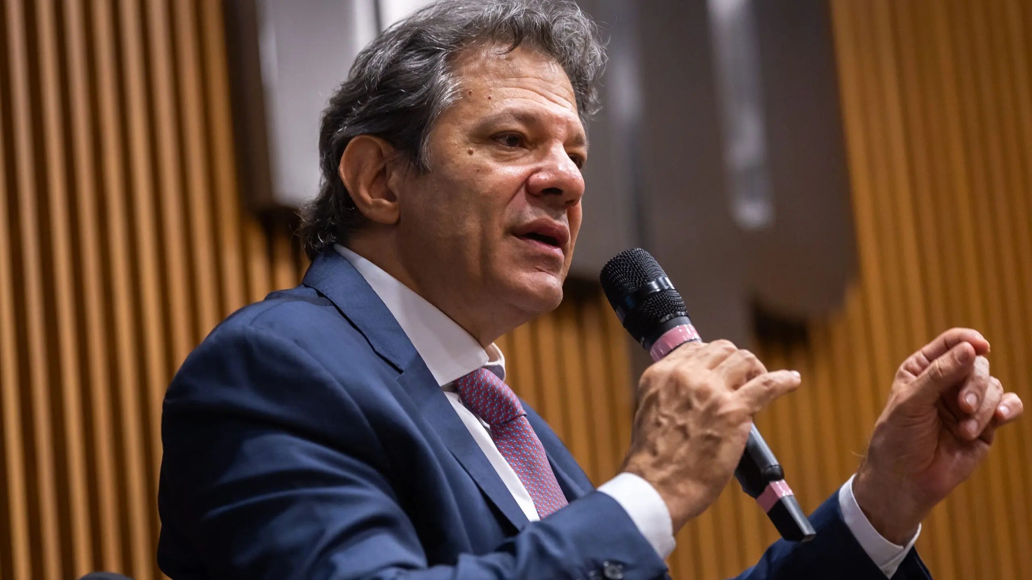 Haddad defende estabilidade de servidor público, mas com controle de desempenho