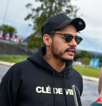 Cantor Hungria é internado com suspeita de intoxicação por metanol