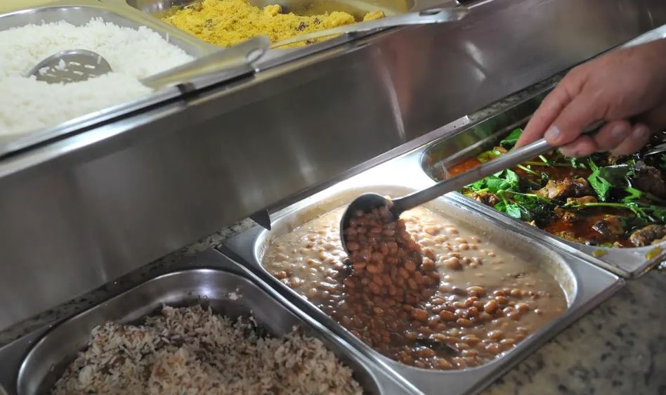 Consumo de arroz e feijão no Brasil diminui e atinge menores índices desde os anos 1960