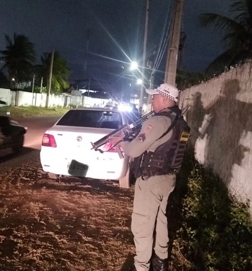 Menor de idade é flagrado dirigindo e mãe é presa durante blitz na Redinha