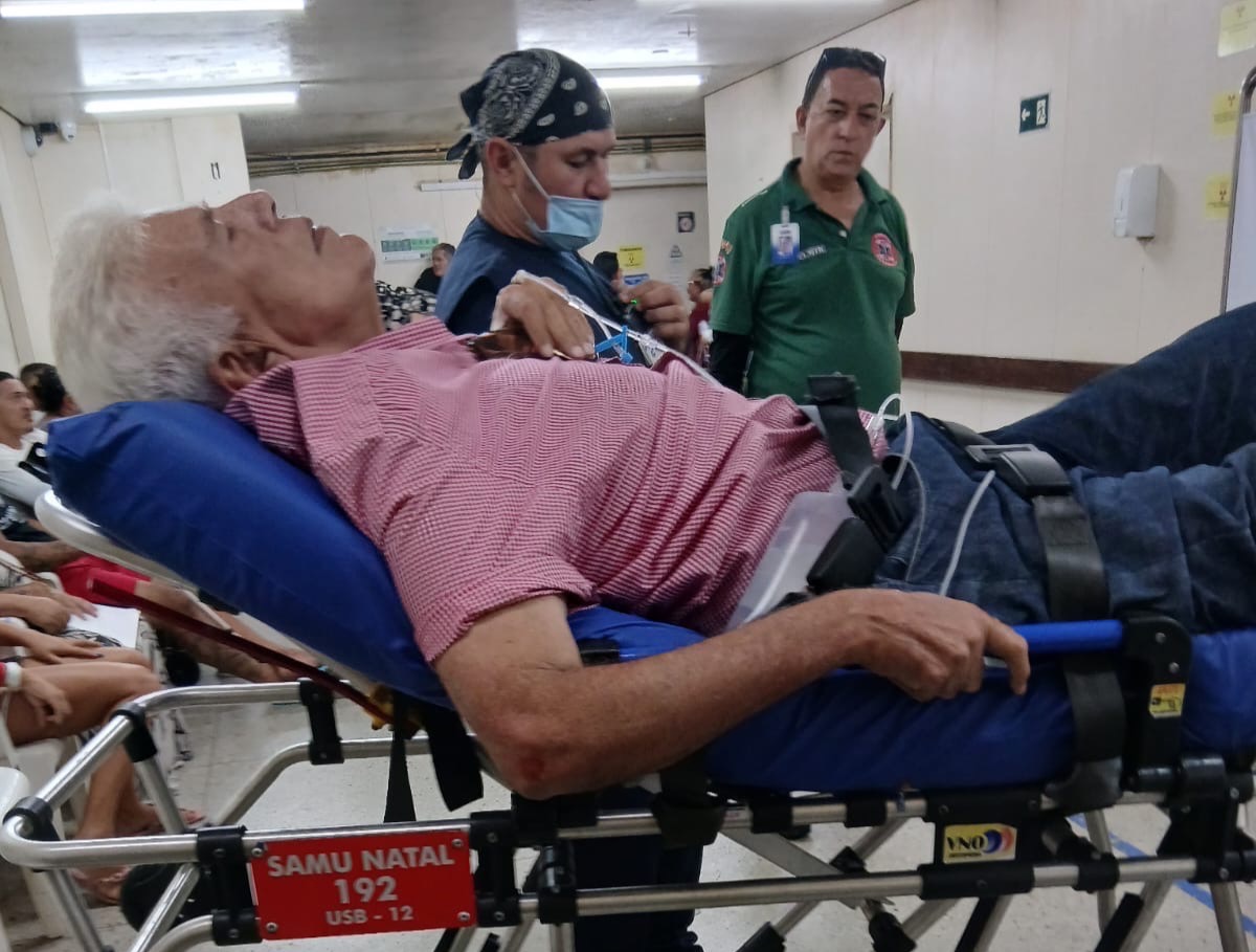 URGENTE: Ex-governador Fernando Freire é socorrido e internado