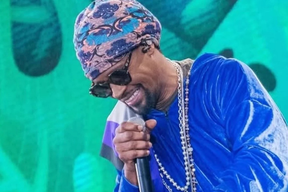 VÍDEO: Toni Garrido se pronuncia após mudança em letra de “Girassol” e diz que foi uma “brincadeira amorosa”