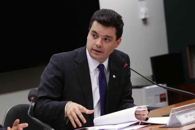 Walter Alves crava que não será candidato e manda tirar o nome das pesquisas