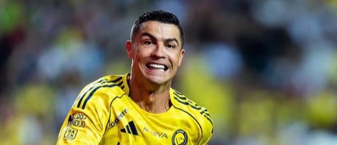 Cristiano Ronaldo se torna o primeiro jogador de futebol bilionário da história